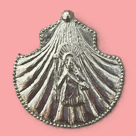 Logo Image - a silver scallop shell pilgrim badge